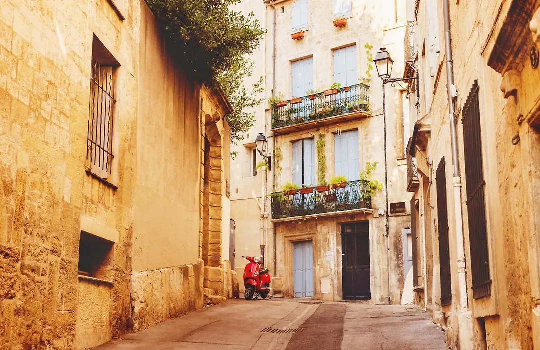 Hôtel D'Aragon - Place de la Comédie --1