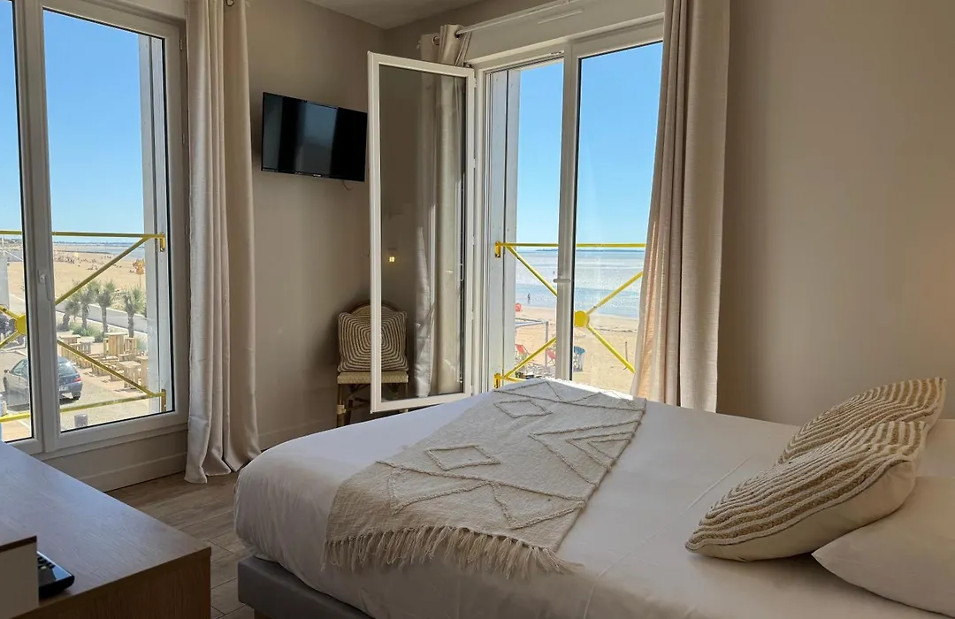 Acadie Saint Victor - Hôtel restaurant -Face mer- Châtelaillon plage-1