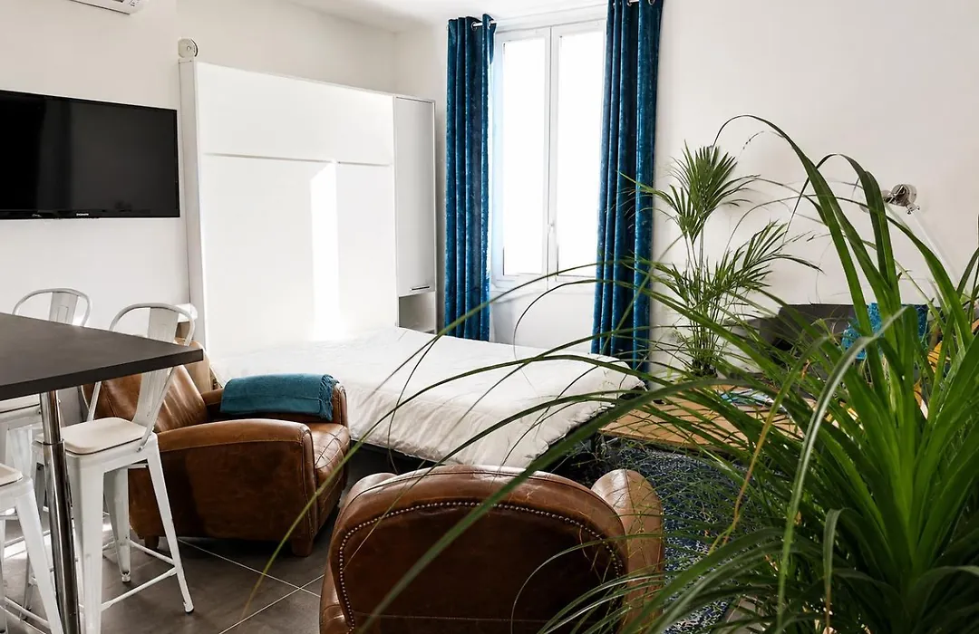 Beautifully Bright Apartment In Old Town Saint-Tropez-1