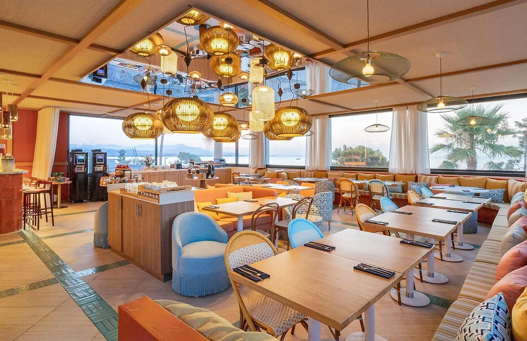 Mercure Villeneuve Loubet Plage-1