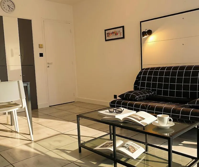 La Poterie - Appartement avec balcon et parking privé-1