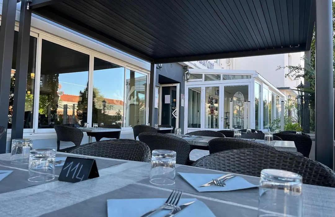 Hotel De La Mer-1