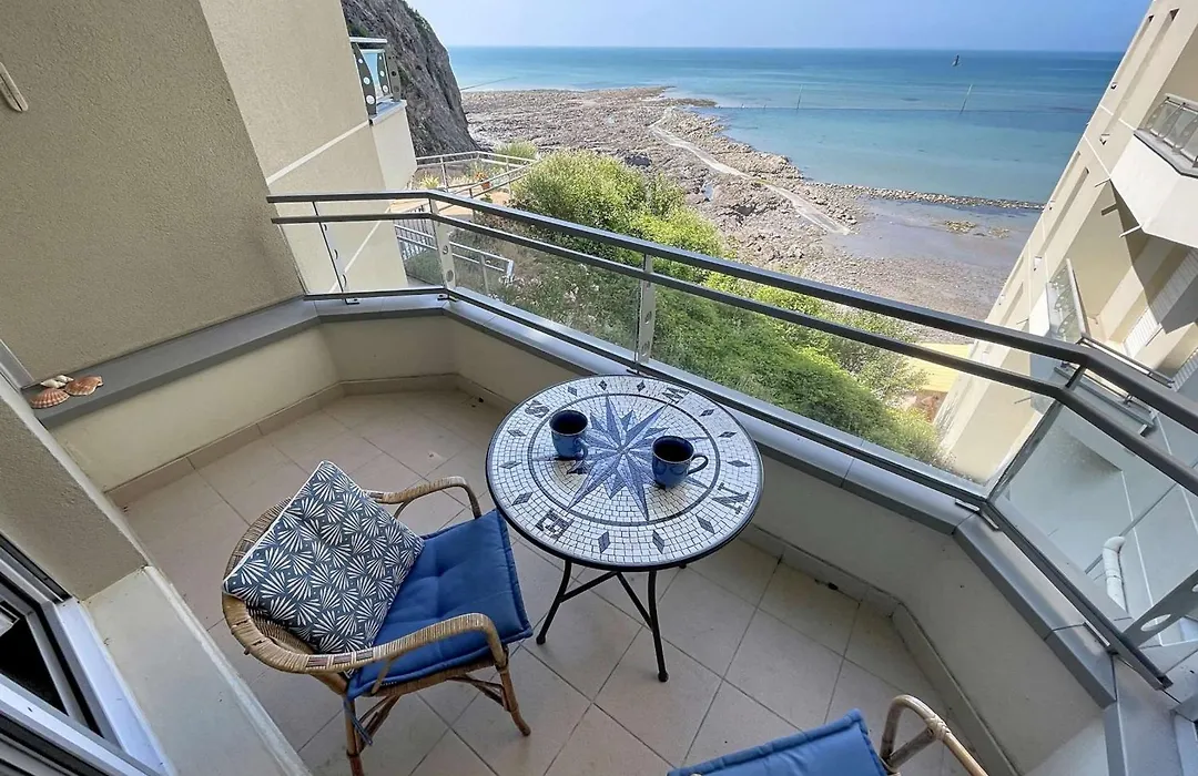 Appartement central avec balcon, parking privé - FR-1-361-66-1
