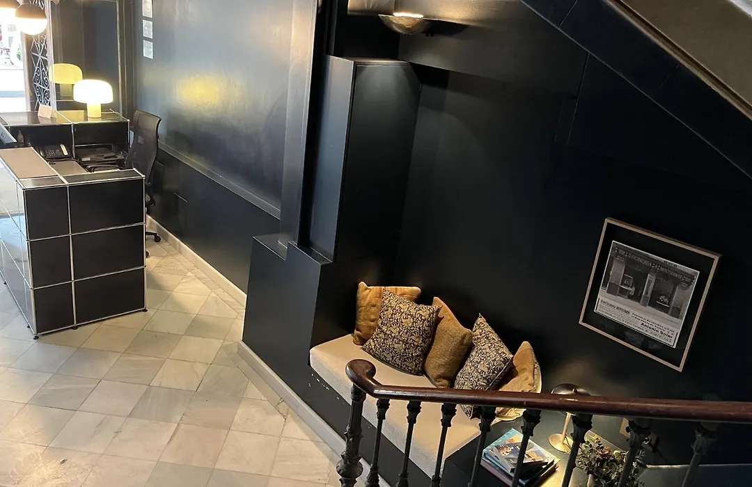 Hostal Iznajar Barcelona-1