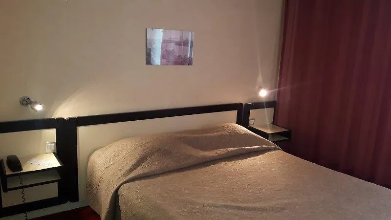 Hotel Des 3 Marchands-1