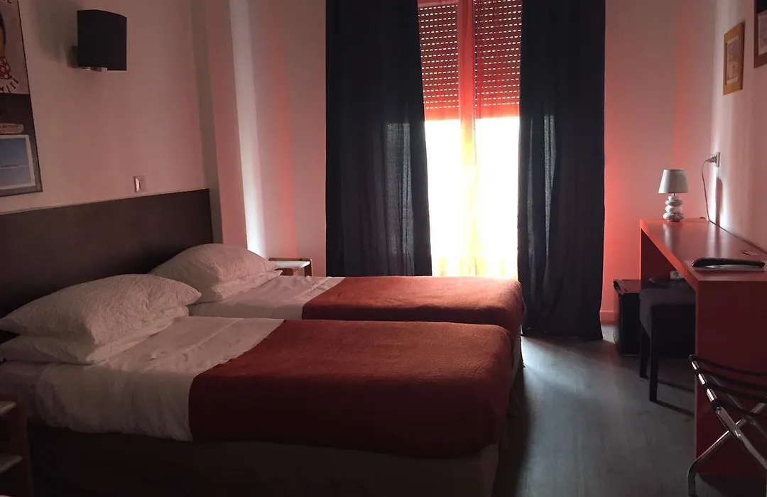 Brit Hotel Colbert-1