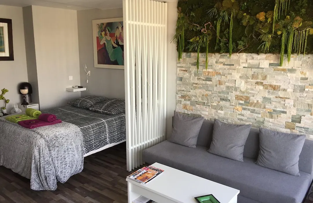 1 Chambre, 1 P'tit dèj', 1 Sourire-1