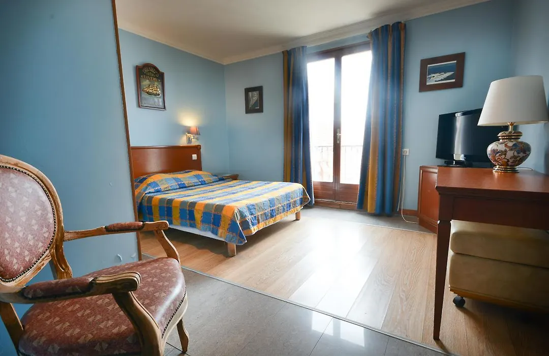 Baccarat Hostel-1