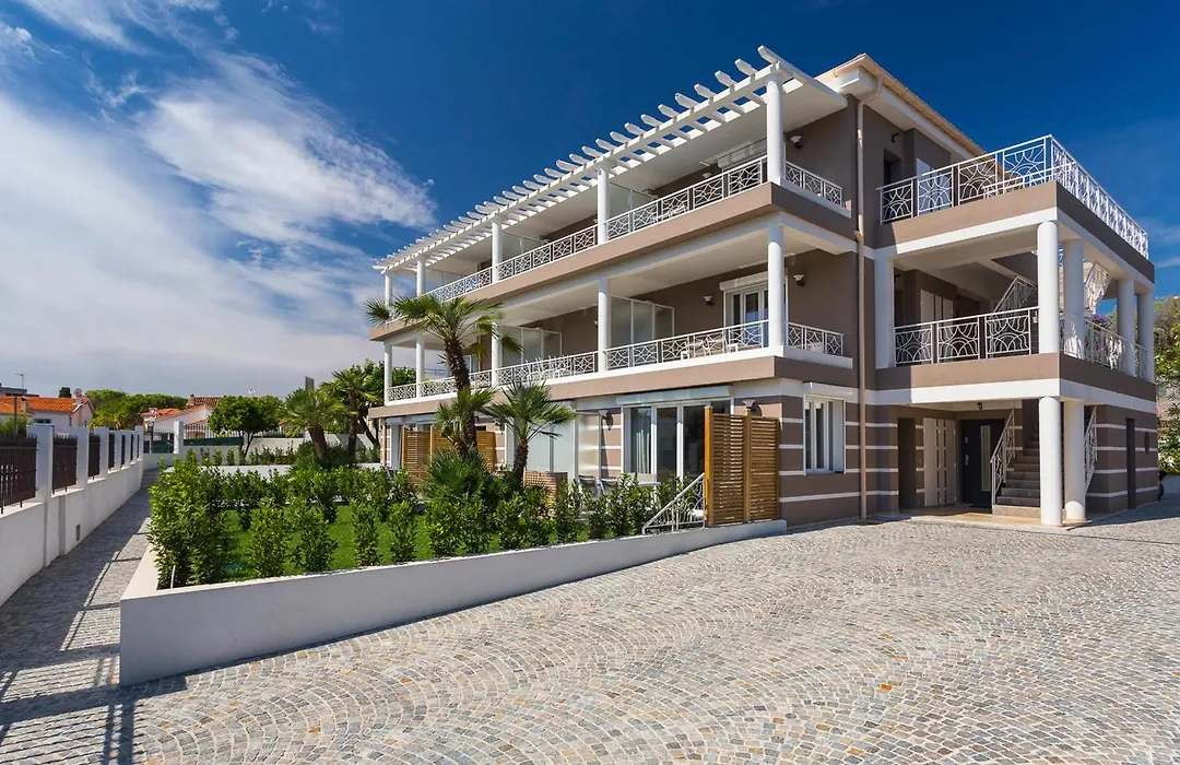 Villa Velvet-1