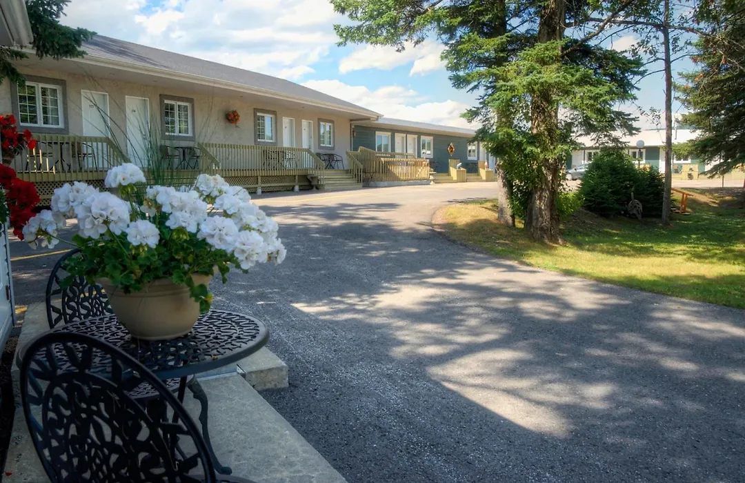 Motel Des Cascades-1