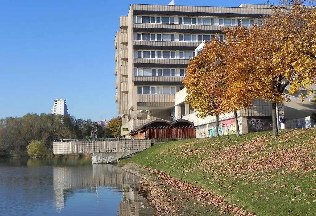 Garni Hotel Junior Bratislava-1