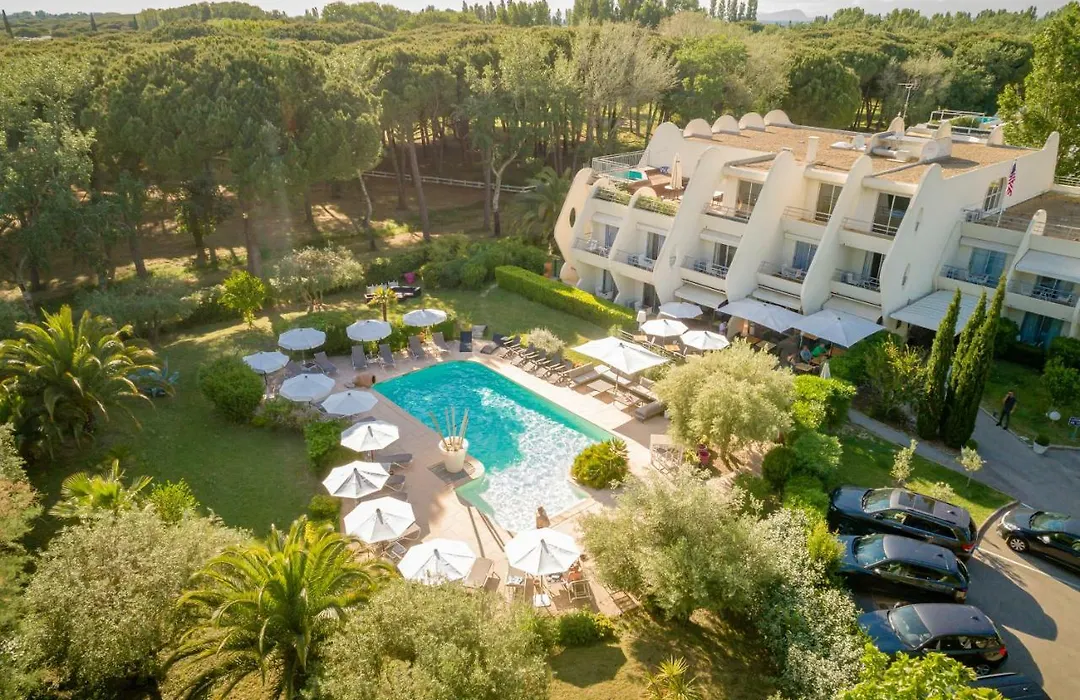 Golf Hotel-1