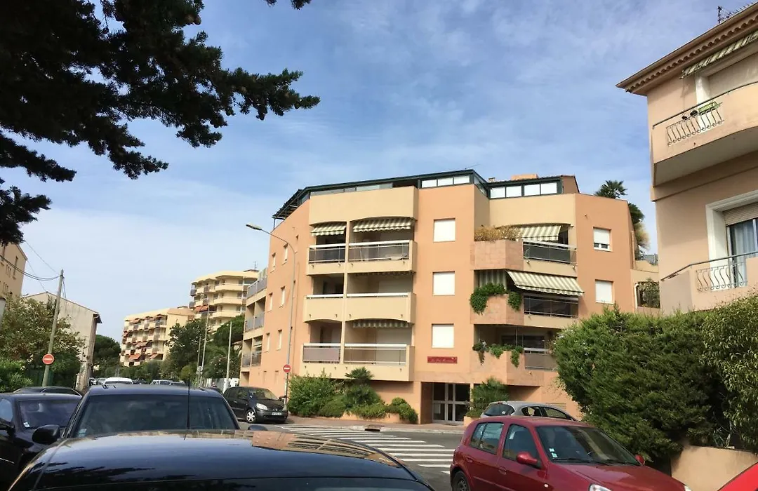 Les Pins Maritimes-1