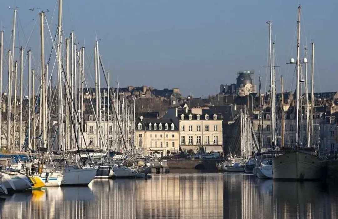 Stop 100M Du Port-Parking Gratuit A 5Mn-1