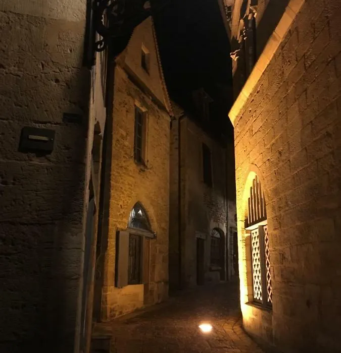 Maison de Charme dans la Cité-1