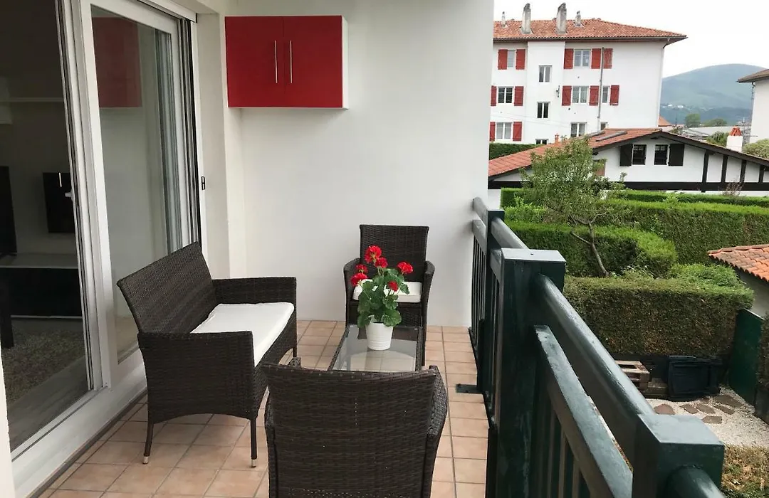 Port Bidassoa - T2 Coquet, Parking, Lit Xxl, Wifi, Pres De La Gare-1