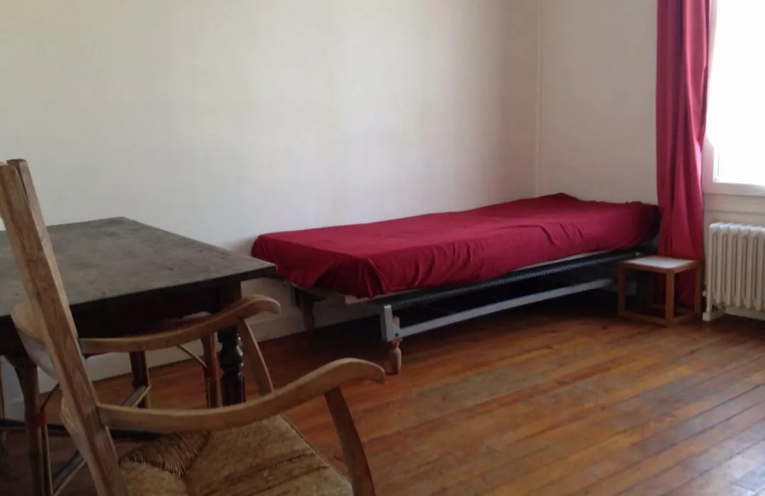 Chambres meublées chez l'habitant dans appartement proche gare sncf-1