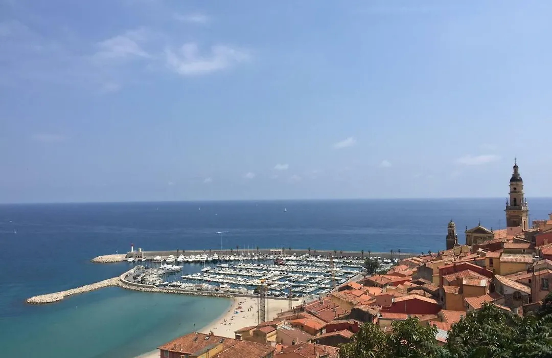 Menton nella vecchia città con vista mare-1