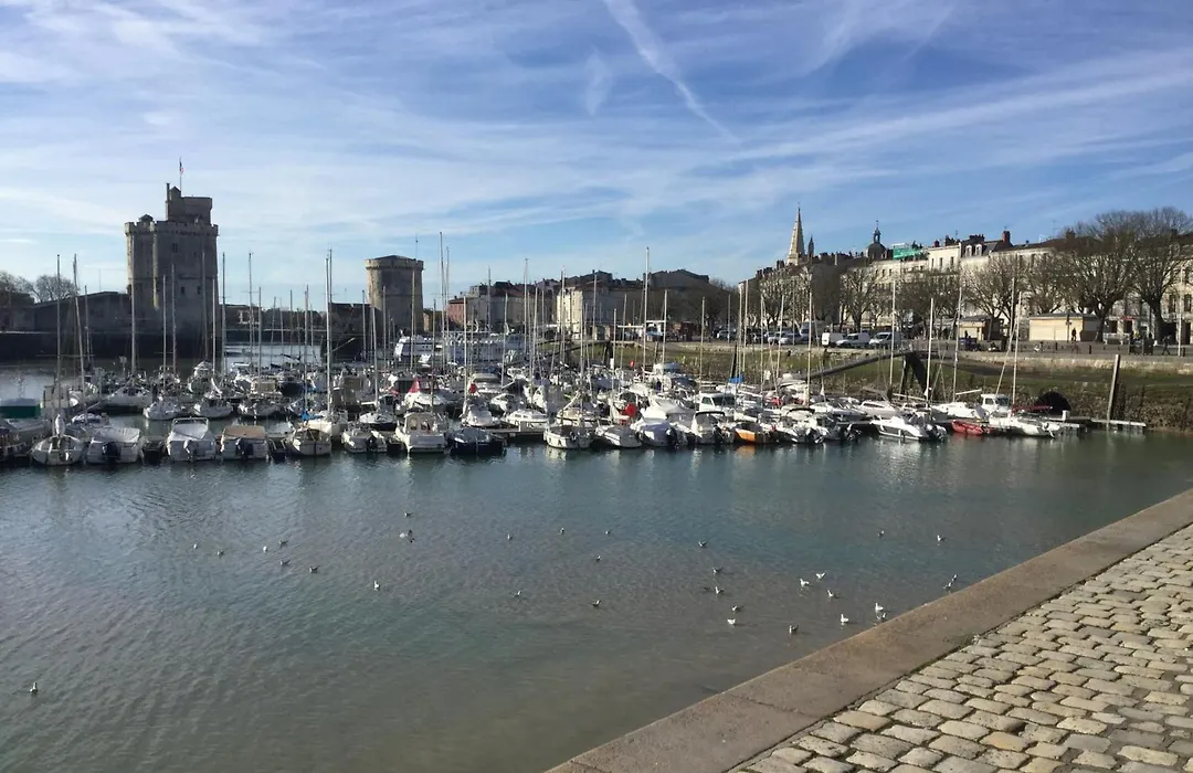 Appartement centre ville près du port avec parking et wifi-1