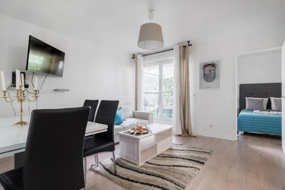 Appartement spacieux avec terrasse près de Paris et du Stade de France-1