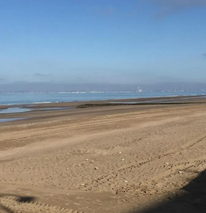 A pied, 300m de la plage et 500m du village-1