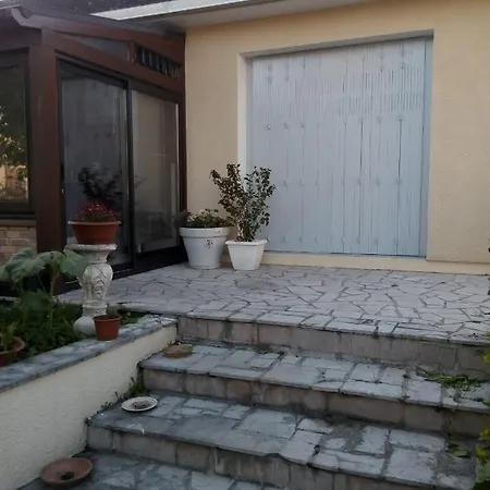 chez Myla chambre avec tv écran plat et salle de bain privative-2