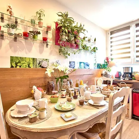 ! A découvrir ! NATURALBNB - Chambres d'hôtes zen au calme - Top confort et reposant - PARKING GRATUIT SECURISE - Garage vélos et motos - OFFERT COPIEUX PETIT DEJEUNER fait maison sucré-salé, local et bio - Accueil et convivialité garantis !-3
