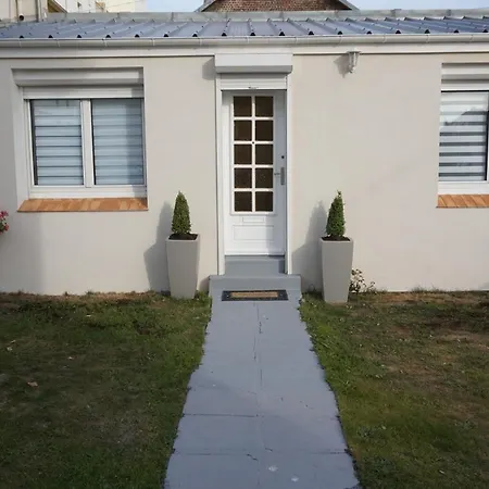 Maison de standing avec jardin à 200m de la plage-3