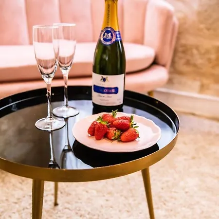 Suite romantique avec Jacuzzi - Hypercentre, Place Jean Jaurès-2