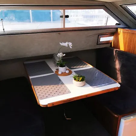 Nuit insolite sur un bateau chauffé-2