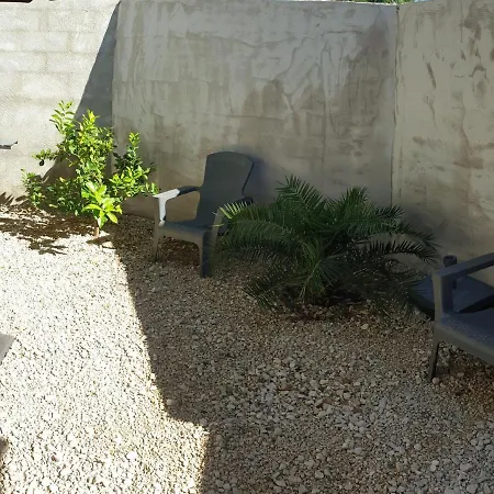 Studio meublé tout confort climatisé-3