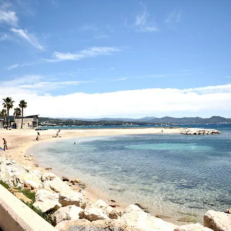 Nature Hostel La Ciotat-3