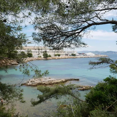 Nature Hostel La Ciotat-2