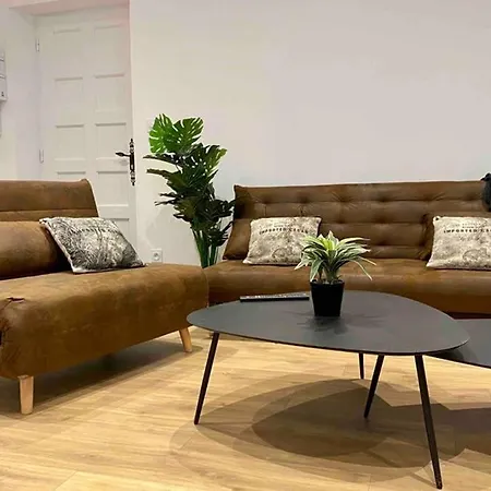 Appartement Proche Gare Neuf, Ambiance Highland-2