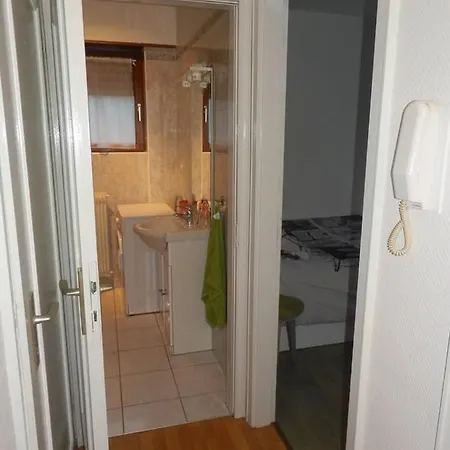 Agréable appartement 2 pieces a forbach avec Garage fermé - check in autonome-3