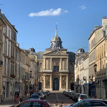 Appartement Versailles quartier Notre Dame au pied du Chateau avec Parking-3