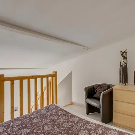Logis Andraud Studios-2