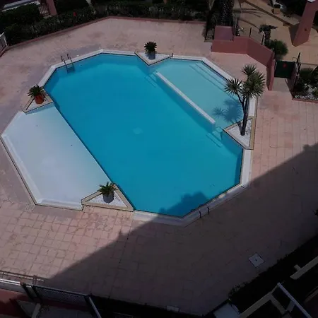 T2 climatisé vue sur mer, WIFI, piscine et parking-2