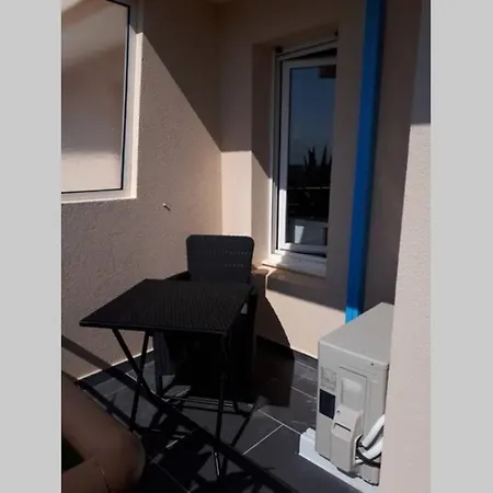 T2 climatisé vue sur mer, WIFI, piscine et parking-3