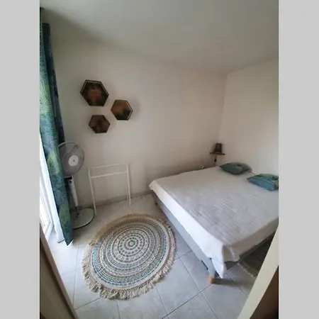 T2 climatisé à 5 minutes à pied de la plage avec parking, piscine et wifi-3