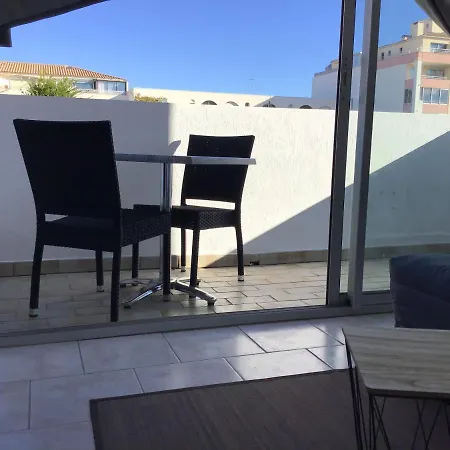 Studio climatisé classe 2 dans marina proche mer et etang - lit wifi fibre et parking privé-2