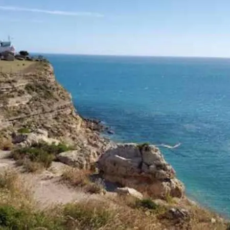 Maisonnette climatisée dans résidence naturiste-3