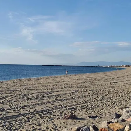 Maisonnette climatisée dans résidence naturiste-2