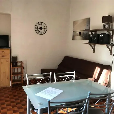 Villa 2 Pièces Climatisée avec Terrasse, Face à la Mer, Parking Privé, Proche Commerces et Plage - FR-1-81-343-2
