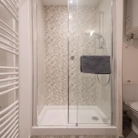 Appartement Plein Centre A 100M De La Plage-2