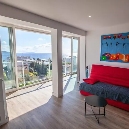 Très beau T2 climatisé refait à neuf, vue mer panoramique exceptionnelle à 120m à pied de la plage-2
