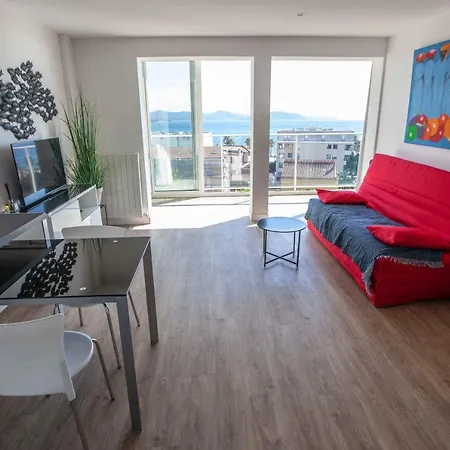 Très beau T2 climatisé refait à neuf, vue mer panoramique exceptionnelle à 120m à pied de la plage-3