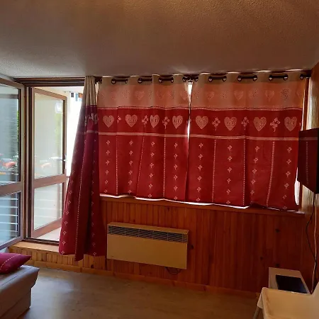 Studio 4 pers balcon vue centre Superbesse-2
