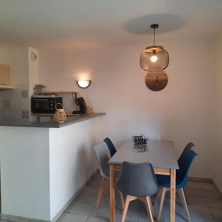 Belle maisonnette dans résidence avec piscine-3