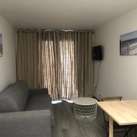 Studio à 50 m de la mer avec parking privatif-2